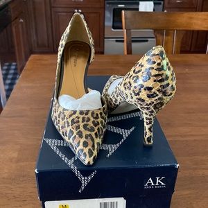 Anne Klein leopard print heel. Never worn. 3.5” hell